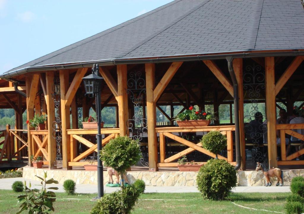 Pension La Taticu Săcălăşeni Esterno foto