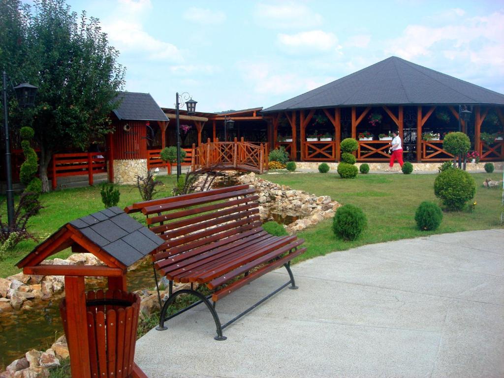 Pension La Taticu Săcălăşeni Esterno foto